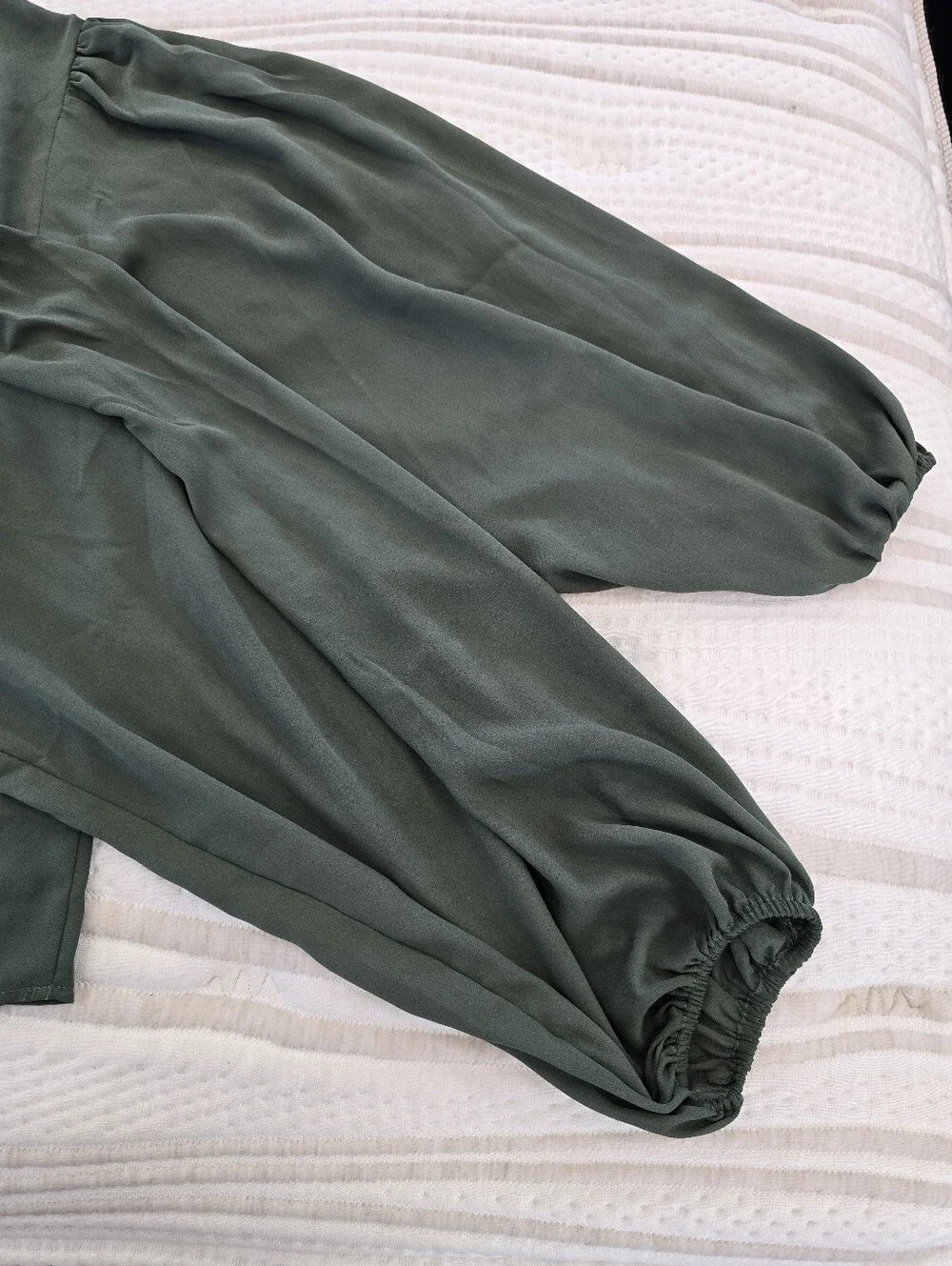 Loft Women's Dark Green Blouse W String-tie Neck Style & Puff Sleeves - Large